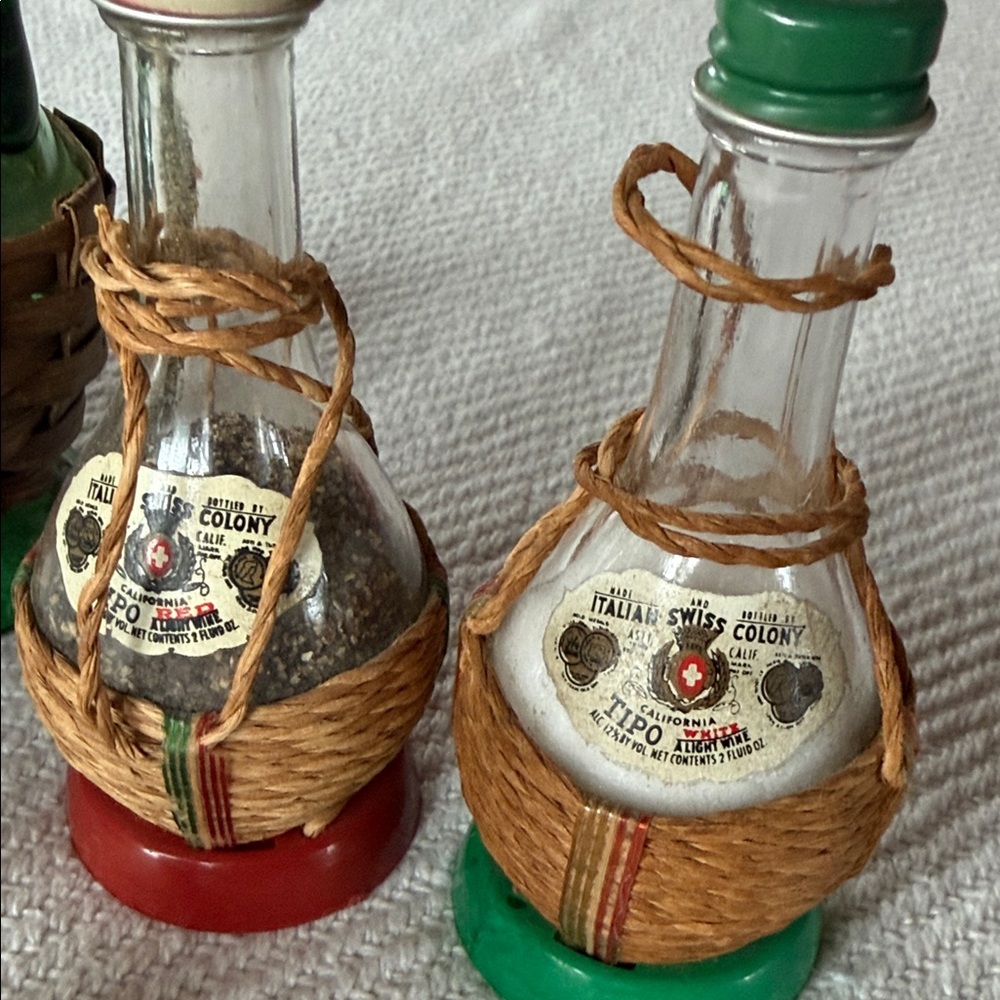 Lot of 5 VINTAGE Mini Chianti Wine Bottles Salt Pepper Table Decor Italian - Picture 6 of 10